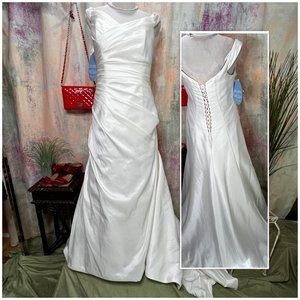 NEW📌 Alfred Angelo Diamond White  Georgious Wedding Gown with long Train